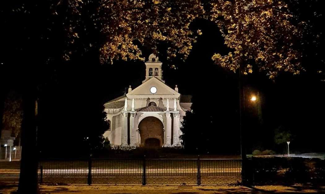 Foto de una iglesia.